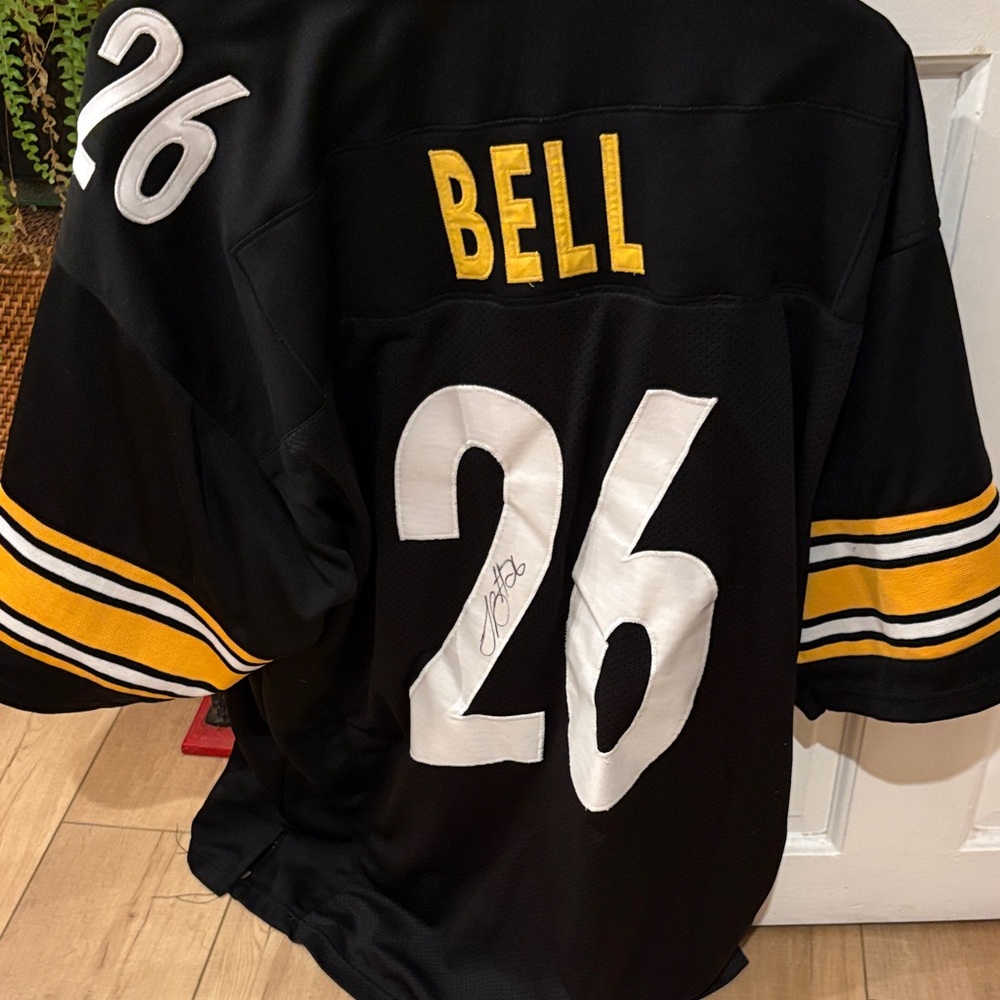 Authentic SIGNED BY LEVEON BELL Steelers Jersey